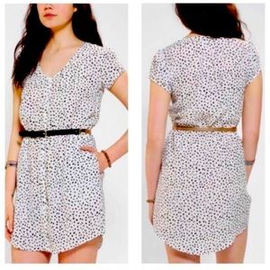 URBAN OUTFITTERS   |  XS  |  KIMCHI BLU  |  Botton Up Sabrina Dress